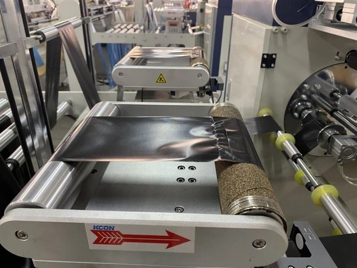 MFG-400*2 Double Channel Plastic Trash Garbage Bag On Roll Bag Making Machine With Labeling Device